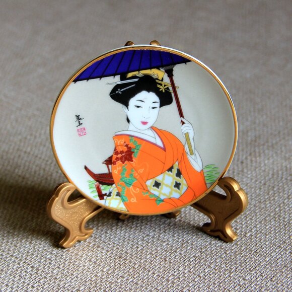 Two Vintage Geisha Girl Mini Plates with Easels Made in Japan - Picture 2 of 7